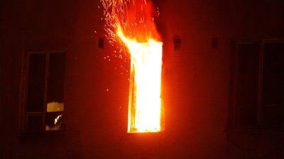 Пожежі на Чернігівщині: у Ніжині загорілась квартира, чоловік зазнав опіків