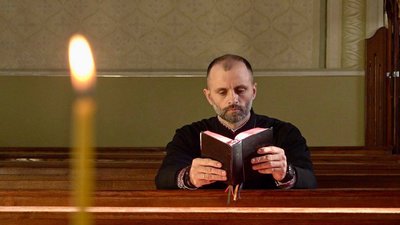 "Росіяни катували сусідів через спілкування зі мною": інтервʼю з настоятелем парафії на Херсонщині Дмитром Онуфриком "Росіяни катували сусідів через спілкування зі мною": інтервʼю з настоятелем парафії на Херсонщині Дмитром Онуфриком