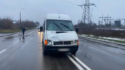На переході і поза ним: двоє пішоходів потрапили під колеса автомобілів у Рівному На переході і поза ним: двоє пішоходів потрапили під колеса автомобілів у Рівному