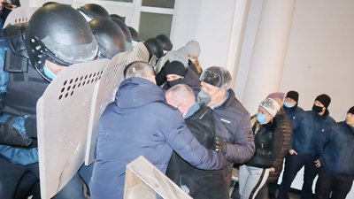 У житомирському Будинку правосуддя пройшли масштабні навчання Служби судової охорони і поліції У житомирському Будинку правосуддя пройшли масштабні навчання Служби судової охорони і поліції