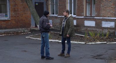 ВІЛ-інфікований полтавець Петро із соцпрацівником ВІЛ-інфікований полтавець Петро із соцпрацівником