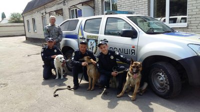 Показали волинських собак-поліцейських, які можуть шукати 10 видів наркотиків Показали волинських собак-поліцейських, які можуть шукати 10 видів наркотиків