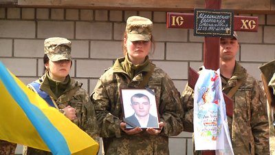 На Житомирщині в Оліївській громаді попрощалися з військовим, який загинув на Харківщині