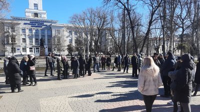 У Херсоні підприємці провели автопробіг та мітинг проти знесення ринків та фіскалізації У Херсоні підприємці провели автопробіг та мітинг проти знесення ринків та фіскалізації