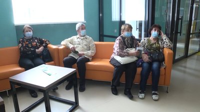 Житомиряни скаржаться, що чергу у "Прозорий офіс" займають ще з ночі Житомиряни скаржаться, що чергу у "Прозорий офіс" займають ще з ночі
