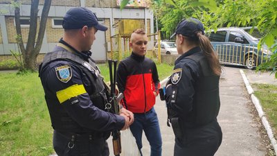 "Патрульні вмовили повернутися". Поранений через обстріли підліток з Донеччини втік з лікарні Дніпра "Патрульні вмовили повернутися". Поранений через обстріли підліток з Донеччини втік з лікарні Дніпра