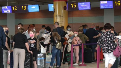 У львівському аеропорту другий день проводять ПЛР-тестування