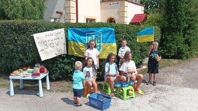 Біля Тернополя діти організували музичний блокпост Біля Тернополя діти організували музичний блокпост