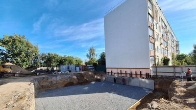 У Макарові почали відбудову зруйнованої війною п'ятиповерхівки по вул. Садова, 1а