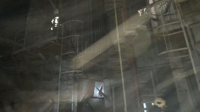 На Сумщині рятувальники і працівники аграрного підприємства дві години гасили пожежу на елеваторі На Сумщині рятувальники і працівники аграрного підприємства дві години гасили пожежу на елеваторі
