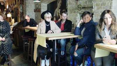 Твори, написані в окупації. Херсонські поети зустрілися у кав'ярні в Києві Твори, написані в окупації. Херсонські поети зустрілися у кав'ярні в Києві