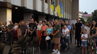 В Ужгороді відбувся вечір-реквієм "Герої не вмирають" В Ужгороді відбувся вечір-реквієм "Герої не вмирають"