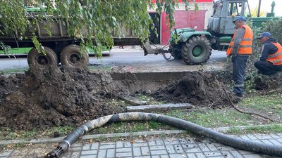 Північний без води. У мікрорайоні Миколаєва сталася аварія на магістральній трубі водопроводу