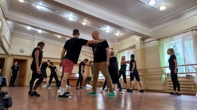 У дніпровському театрі Драміком готують пластичну виставу за документальними новелами про війну