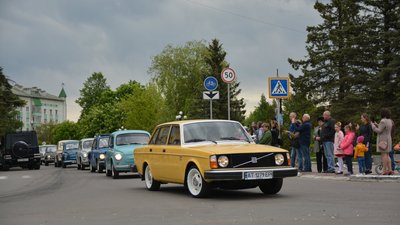 До Долини на фестиваль з’їхалися ретро-автівки До Долини на фестиваль з’їхалися ретро-автівки