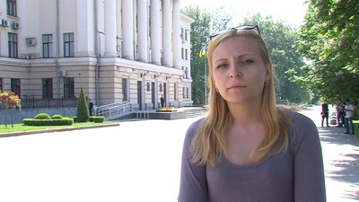 Батьки учнів запорізького колегіуму "Елінт" влаштували пікет проти розформування закладу Батьки учнів запорізького колегіуму "Елінт" влаштували пікет проти розформування закладу