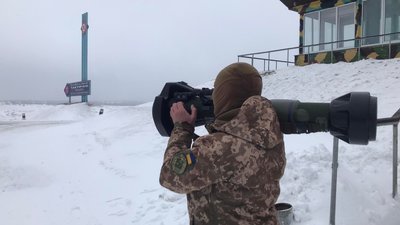 На Львівщині військовослужбовці навчалися стріляти зі зброї, яку передала Британія На Львівщині військовослужбовці навчалися стріляти зі зброї, яку передала Британія