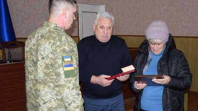 У Сумській області вручили державні нагороди родинам загиблих прикордонників У Сумській області вручили державні нагороди родинам загиблих прикордонників