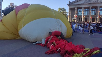 У Тернополі розпочався фестиваль повітряних куль "Файне небо" У Тернополі розпочався фестиваль повітряних куль "Файне небо"