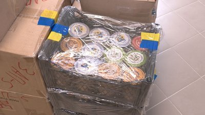 Збирають та довозять допомогу на схід: як у Луцьку працює благодійний фонд "Бусінка" Збирають та довозять допомогу на схід: як у Луцьку працює благодійний фонд "Бусінка"