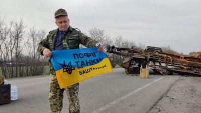 Першого березня 2022 року до Баштанки, що на Миколаївщині, зайшли російські війська. Люди об'єднались та стали на захист своїх домівок. Їм вдалося розбити колону техніки Російської Федерації з понад 300 бойових машин та захопити трофеї. Першого березня 2022 року до Баштанки, що на Миколаївщині, зайшли російські війська. Люди об'єднались та стали на захист своїх домівок. Їм вдалося розбити колону техніки Російської Федерації з понад 300 бойових машин та захопити трофеї.