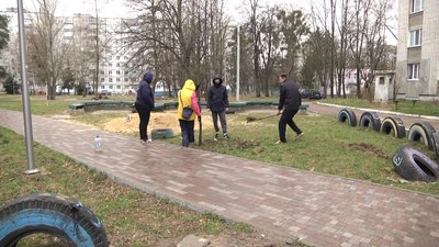 У Житомирі Зеленбуд подарував ОСББ 700 саджанців липи, клену, дубу та горобини У Житомирі Зеленбуд подарував ОСББ 700 саджанців липи, клену, дубу та горобини