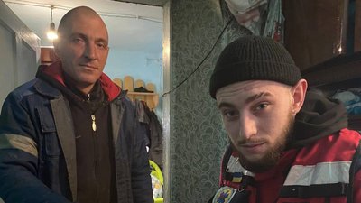 Тернопільські бригади екстреної меддопомоги повернулася з Херсонщини Тернопільські бригади екстреної меддопомоги повернулася з Херсонщини