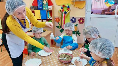 Вітамінні чаї: вихованці дитсадочка на Київщині долучилися до підтримки українських бійців Вітамінні чаї: вихованці дитсадочка на Київщині долучилися до підтримки українських бійців