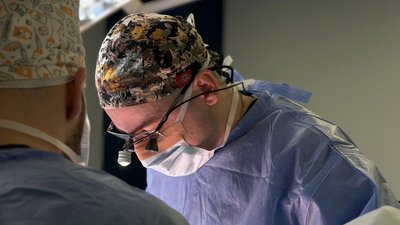 Хірурги під час операцій