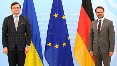 "Північний потік-2 розколює союзників". Кулеба обговорив з Німеччиною російський газогін