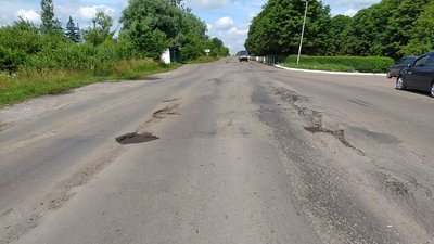 Вимагають ремонту: на Львівщині люди перекрили дорогу Червоноград-Рава-Руська Вимагають ремонту: на Львівщині люди перекрили дорогу Червоноград-Рава-Руська