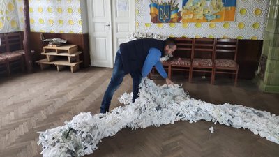 Волонтери з Тернопільщини передали 3 000 кілометрів маскувальних сіток Волонтери з Тернопільщини передали 3 000 кілометрів маскувальних сіток