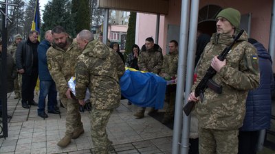 На Закарпатті попрощалися із полеглим на війні Іваном Поповичем На Закарпатті попрощалися із полеглим на війні Іваном Поповичем