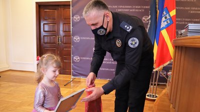 У Житомирі нагородили переможців конкурсу дитячих малюнків "Служба судової охорони очима дітей"