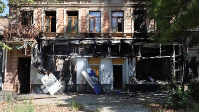 Херсон, обстріли, будинок, пошкодження, уламки