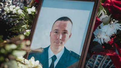 На Дніпропетровщині попрощалися з рятувальником, який загинув на пожежі після ракетного удару