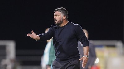 Тренер "Валенсії" Гаттузо публічно визвірився на свого гравця через видалення. Що взагалі сталося