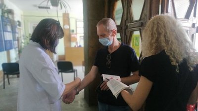 Вакцинація у Франківську: від ранку у центрі вакцинації щепили людей Вакцинація у Франківську: від ранку у центрі вакцинації щепили людей