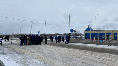В Одесі моряки вдруге вийшли на мітинг: на них склали адмінпротокол за порушення правил карантину В Одесі моряки вдруге вийшли на мітинг: на них склали адмінпротокол за порушення правил карантину