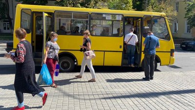 У Тернополі попри заборону працюють заклади харчування, транспорт, ринки і садочки