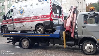 "Час від часу дістають уламки": харків'янин вивозив авто медиків з-під обстрілів та підірвався на міні "Час від часу дістають уламки": харків'янин вивозив авто медиків з-під обстрілів та підірвався на міні