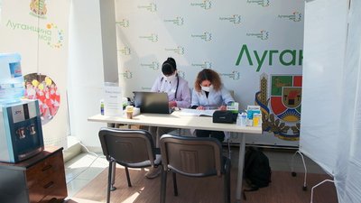 Проводять безкоштовні огляди та переселенців: як працює бригада Рубіжанської лікарні у Вінниці Проводять безкоштовні огляди та переселенців: як працює бригада Рубіжанської лікарні у Вінниці
