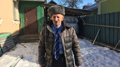 "Почув по телевізору, що вони мерзнуть". 84-річний Григорій Гречаний із Глухова виготовляє окопні свічки "Почув по телевізору, що вони мерзнуть". 84-річний Григорій Гречаний із Глухова виготовляє окопні свічки