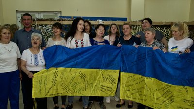Одеські волонтери за три місяці зв’язали півтисячі маскувальних сіток. ФОТО Одеські волонтери за три місяці зв’язали півтисячі маскувальних сіток. ФОТО