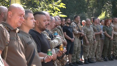 В Івано-Франківську вшановують пам’ять бійців, загиблих на Сході В Івано-Франківську вшановують пам’ять бійців, загиблих на Сході