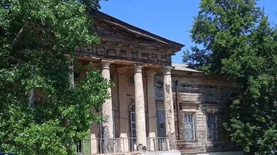 Нічийна будівля: прокуратура Харківщини судиться через садибу у Великому Бурлуці Нічийна будівля: прокуратура Харківщини судиться через садибу у Великому Бурлуці