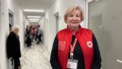 Заступниця голови обласної організації Товариства Червоного Хреста Лариса Сахарова Заступниця голови обласної організації Товариства Червоного Хреста Лариса Сахарова