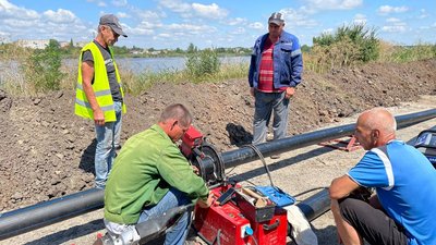 Працівники КП “Міськводоканал” замінюють труби водопровідної мережі Працівники КП “Міськводоканал” замінюють труби водопровідної мережі