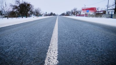 Понад 40 спецмашин та до сотні робітників очищали черкаські дороги Понад 40 спецмашин та до сотні робітників очищали черкаські дороги