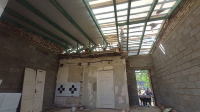 В селі на Волині відновлюють будинок, який зруйнували уламки ракети після збиття ворожого безпілотника В селі на Волині відновлюють будинок, який зруйнували уламки ракети після збиття ворожого безпілотника